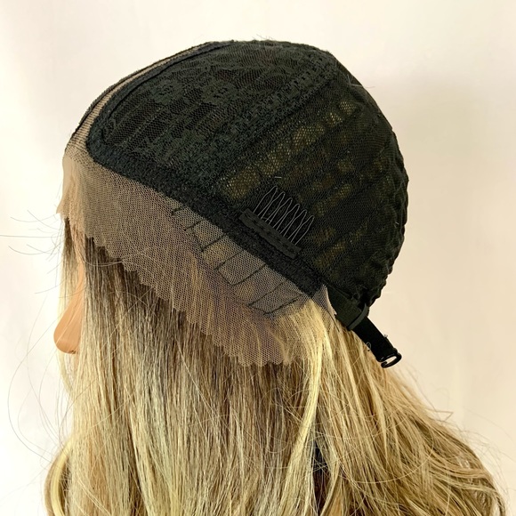 Absolutely Gorgeous 28” Ash Blonde Mix Premium Fiber Lace Front TPart Wig! - Picture 11 of 16